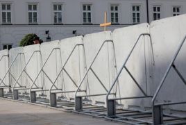 Pierwsze barierki pod Pałacem Prezydenckim stanęły na początku sierpnia br