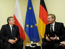 Prezydent Bronisław Komorowski podczas spotkania z prezydentem Christianem Wulffem (fot. PAP/Jacek Turczyk)