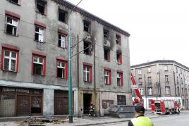 Jedna osoba zginęła wyskakując z okna płonącego mieszkania; trzy kolejne ofiary odnaleziono w spalonych mieszkaniach