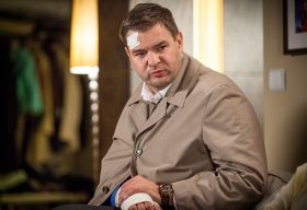 Tadeusz postanawia wyjechać z kraju (fot. Wojciech Radwański/TVP) (c)