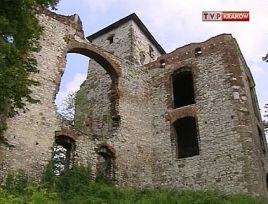 Zawalił sie kolejny fragment nieremontowanego i niezabezpieczonego muru zamkowego.