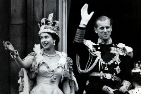 Elżbieta II zasiada na brytyjskim tronie od 60 lat (fot. STR/PAP) (c)