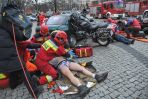 Ratownicy pokazywali, jak zachować się w razie poważnego wypadku drogowego (fot. I. Sobieszczuk/TVP)