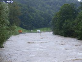 Wysoki stan wody na rzece Łososina w gminie Laskowa (fot. Twoje Info/Wiktor Baron)