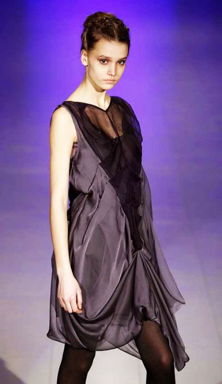 Fragment kolekcji Natalii Dolenko (fot. EPA/SERGEY DOLZHENKO)