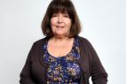 Marta Lipińska jako babcia Ola - jedyny domownik, który ma kontakt z duchami (fot. Anna Górajska)