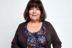Marta Lipińska jako babcia Ola - jedyny domownik, który ma kontakt z duchami (fot. Anna Górajska)