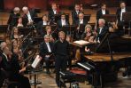 Jako trzeci przy fortepianie zasiadł nasz „rodzynek" - Paweł Wakarecy (Fot. I. Sobieszczuk/TVP) Jako trzeci przy fortepianie zasiadł nasz „rodzynek" - Paweł Wakarecy (Fot. I. Sobieszczuk/TVP)