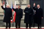 Z prezydentami Polski, Słowacji i Węgier podczas jednego ze spotkań Grupy Wyszehradzkiej (fot. PAP/EPA)