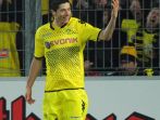 Lewandowski był w sobotę w szampańskim humorze (fot. PAP/EPA)