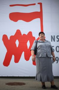 Sygnatariuszka Porozumień Sierpniowych Henryka Krzywonos przed rozpoczęciem Krajowego Zjazdu Delegatów NSZZ „Solidarność"