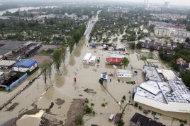 W wyniku tegorocznej powodzi pod wodą znalazło się 2/3 terenu Polski