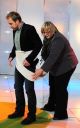 Założenie opaski na biodra jest bardziej skomlikowane, niż to się mogło wydawać (fot.Agencja Forum)