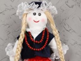 Jedna z lalek wykonanych przez uczniów