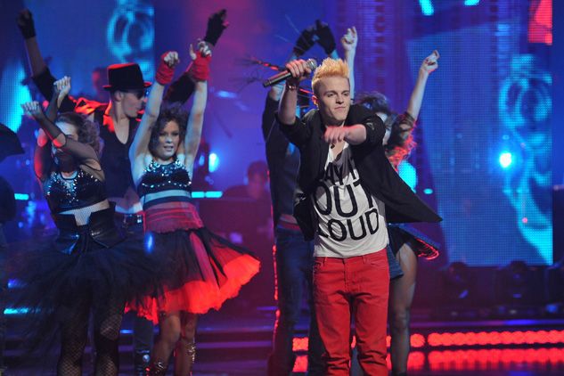 Ian Rooth porwał publiczność piosenką „Friday I'm in love” (fot. Jan Bogacz/ Irek Sobieszczuk/TVP)