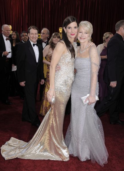 Sandra Bullock – zdobywczyni Oscara za najlepszą rolę kobiecą i Helen Mirren (fot. PAP/EPA/PAUL BUCK)