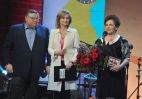 Danuta Wałęsa otrzymała nagrodę specjalną Supergwarancję za książkę „Marzenia i tajemnice” (fot. J. Bogacz/TVP)