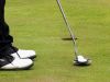 Pechowy golfista przy uderzeniu zahaczył kijem o kamień, krzesząc iskry, od których w płomieniach stanęło pole golfowe (fot. arc