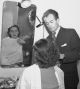 Zanim wejdziemy na antenę trzeba zadbać o prezencję (1952) fot.  Zygmunt Januszewski