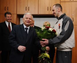 Prezydent odznaczył strażaka za dzielność