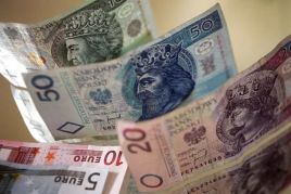 Jeżeli wzrost płac zaczyna wyprzedzać tempo wzrostu wydajności pracy, to gospodarka traci na konkurencyjności i zaczyna wpadać w
