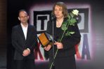 Honorową "Gwarancję", przyznaną pośmiertnie Tomaszowi Mercie, przyjęła jego żona (fot. TVP/I. Sobieszczuk)