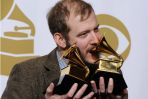 Justin Vernon, czyli Bon Iver, otrzymał dwie statuetki, w tym dla najlepszego nowego artysty (fot. PAP/EPA)