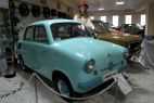 Mikrus MR 300 z 1958 r. Takim samochodem na wczasy jeździły całe rodziny... (fot. Adam Ciereszko / PAP)