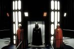Luke dowiaduje się od umierającego Yody, że  Vader jest naprawdę Anakinem Skywalkerem (fot. archiwum TVP)