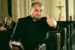 Michał Piela jako sympatyczny ksiądz Pawlik  (fot. S. Berganski)