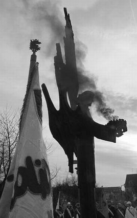 Obchody rocznicy Grudnia ‘70 w Szczecinie w 2006 roku. Fot. pochodzi z „Wiadomości Historycznych”, Nr 6 - wydanie: listopad/grud