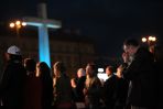 Na pl. Piłsudskiego zebrali się przedstawiciele Fundacji Dzieło Nowego Tysiąclecia oraz Centrum Myśli Jana Pawła II (fot. PAP