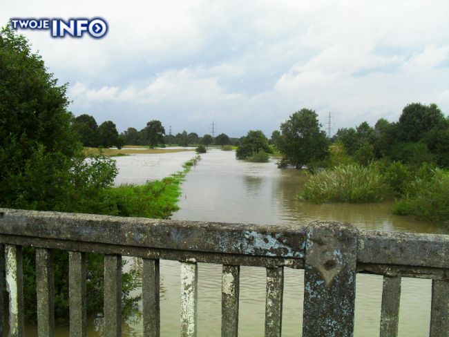 Okolice Bierunia Nowego, Bijasowic i Jedliny. Wisła  wystapiła z koryta w Jedlinie (fot. Twoje Info/Józef Pacwa)