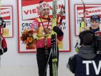Justyna Kowalczyk na najwyższym stopniu podium zawodów w Otepaeae (fot.PAP/EPA/VALDA KALNINA)
