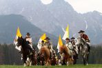 Banderia konna górali wyruszyła na uroczystości do Sanktuarium Matki Boskiej Fatimskiej na Krzeptówkach (fot. PAP)