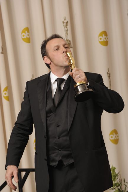 Włoski kinematograf Mauro Fiore z upragnionym Oscarem  (EPA/PAUL BUCK)