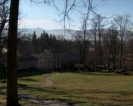Park w Bukowcu powstał na początku XIX wieku i obejmował obszar ponad 200 hektarów