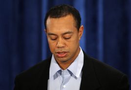 Tiger Woods wystąpił w starannie wyreżyserowanym show (fot. PAP/EPA/JOE SKIPPER)