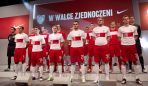Piłkarze polskiej kadry podczas prezentacji nowych strojów (fot. PAP)