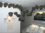 Na drugim roku seminarium został wcielony do wojska. Na zdjęciu różaniec z czapek (Fot. Jan Bogacz/TVP)