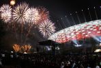 Stadion Narodowy zaprezentował się po raz pierwszy w pełnej krasie podczas wielkiej iluminacji (fot. PAP/EPA)