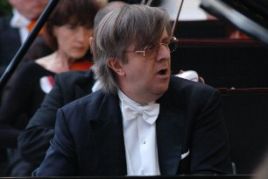 Jednym z jurorów będzie wybitny pedagog i znakomity pianista Piotr Paleczny (fot. Jacek Bednarczyk/PAP)