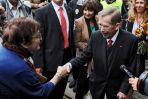 Vaclav Havel cieszył się ogromną sympatią swoich rodaków oraz ludzi za poza granicami Czech (fot. PAP/EPA)
