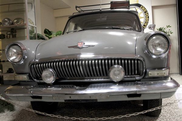 Wołga M-21 z 1962 r. Luksus, który był dostępny nielicznym oficjelom (fot. Adam Ciereszko / PAP)