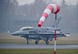 Jeden z naszych F-16 (fot. PAP/Grzegorz Michałowski)