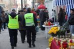 Nad bezpieczeństwem wszystkich czuwają wzmocnione siły policji i służb miejskich (Fot. Tomasz Gzell/PAP)