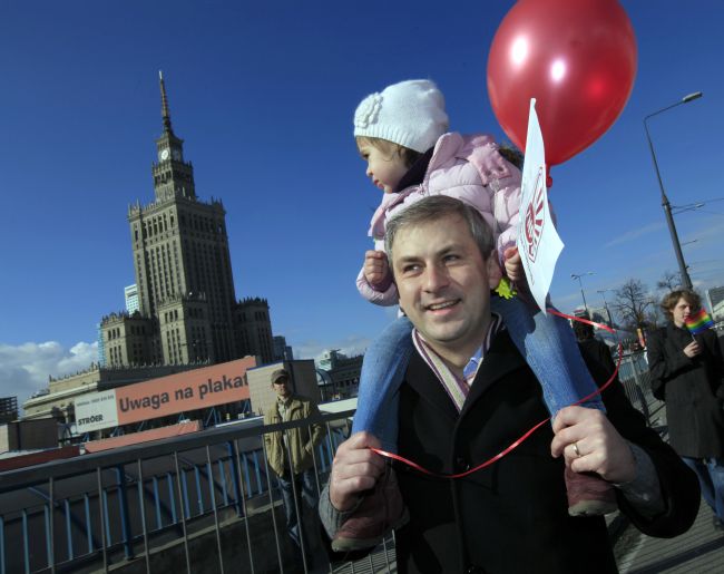 Przewodniczący SLD Grzegorz Napieralski na Manifie w Warszawie (fot. PAP/Grzegorz Jakubowski )