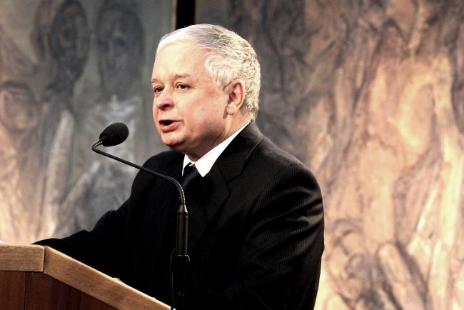 Ta pamięć jest potrzebna – mówił prezydent Lech Kaczyński (PAP/Grzegorz Momot)