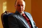 Jerzy (Piotr Fronczewski) nawet po śmierci przejawia zamiłowanie do hulaszczych rozrywek (fot. Anna Górajska)