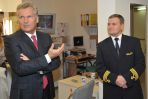 Aleksander Kwaśniewski i Tadeusz Wrona spotkali się przed wejściem na plan (fot. I. Sobieszczuk/TVP)